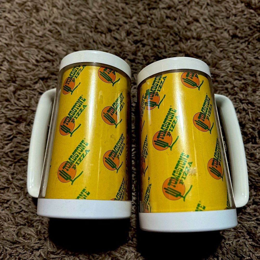 Vintage Kitchen cup!! Fantastic condition and adorable.